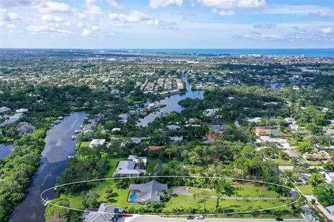4935 Riverwood Avenue Sarasota FL 34231