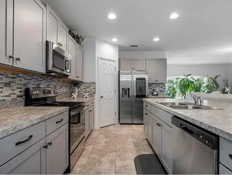 535 Darshire Avenue Eustis FL 32736