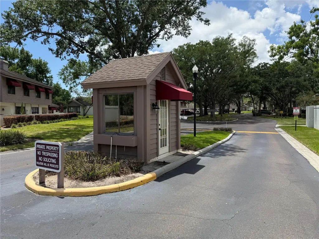 819 Oak Park Place Brandon FL 33511