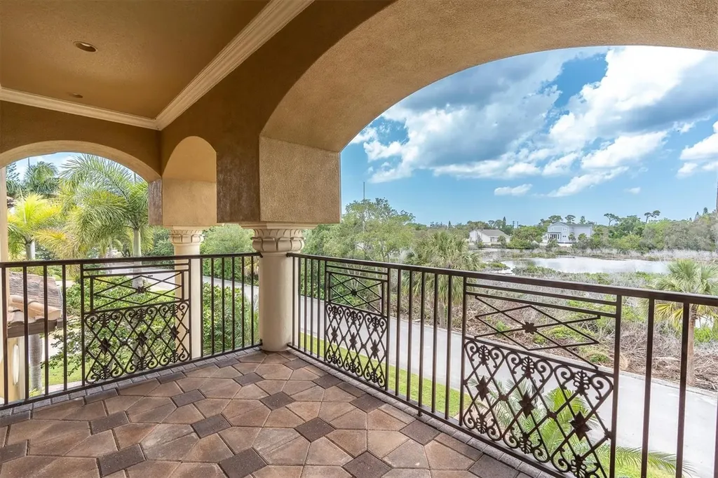 1067 Ashland Avenue Tarpon Springs FL 34689