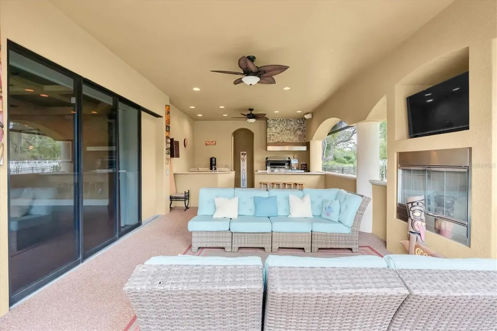 1067 Ashland Avenue Tarpon Springs FL 34689