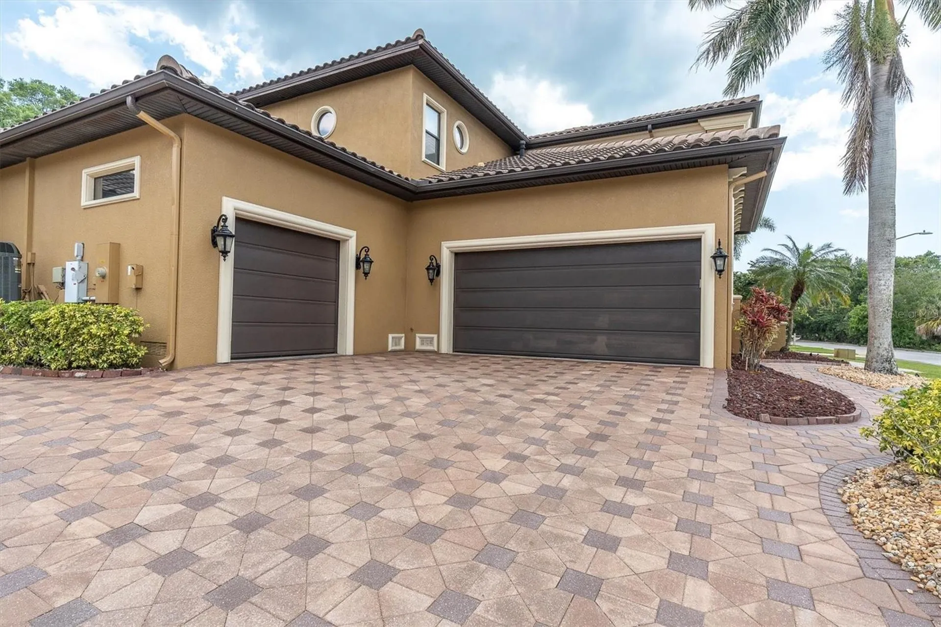 1067 Ashland Avenue Tarpon Springs FL 34689