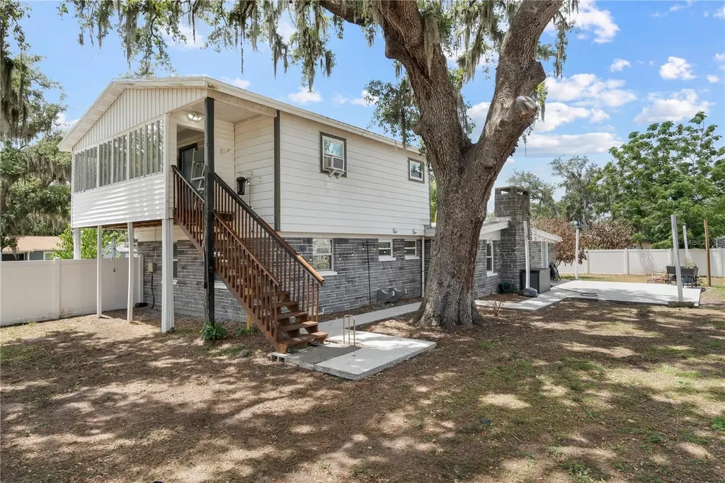 115 Ten Oak Place Valrico FL 33594