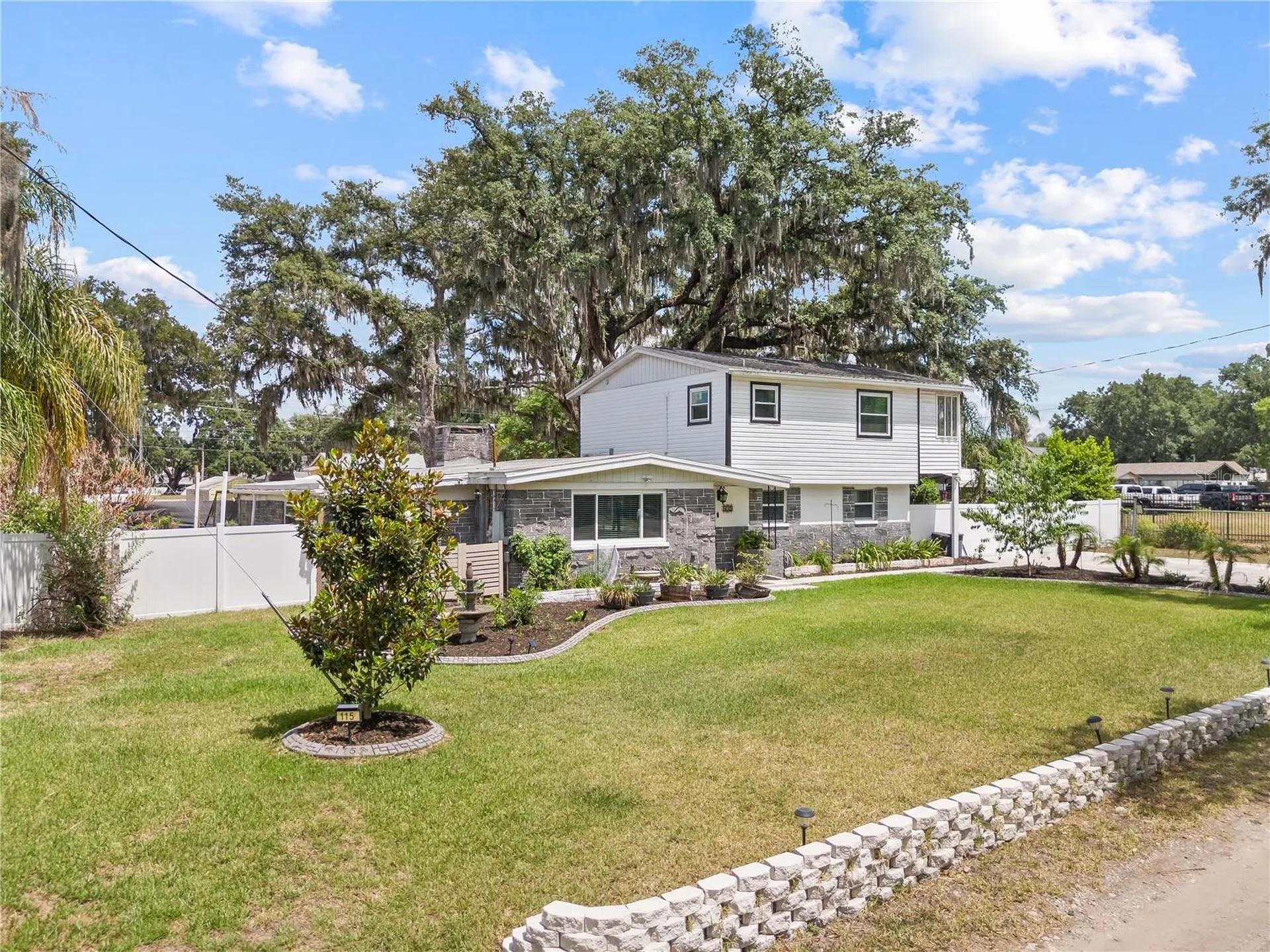 115 Ten Oak Place Valrico FL 33594