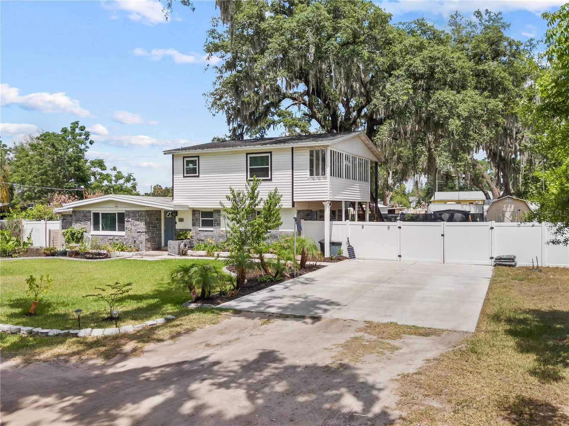 115 Ten Oak Place Valrico FL 33594