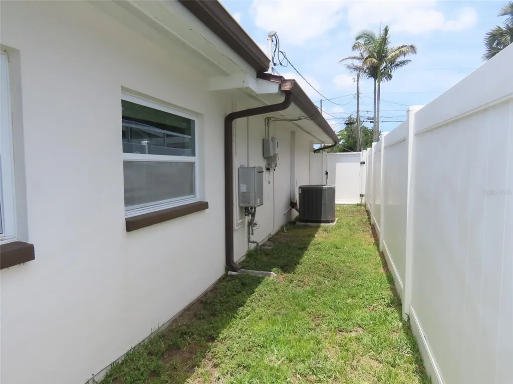 2277 S Lagoon Circle Clearwater FL 33765