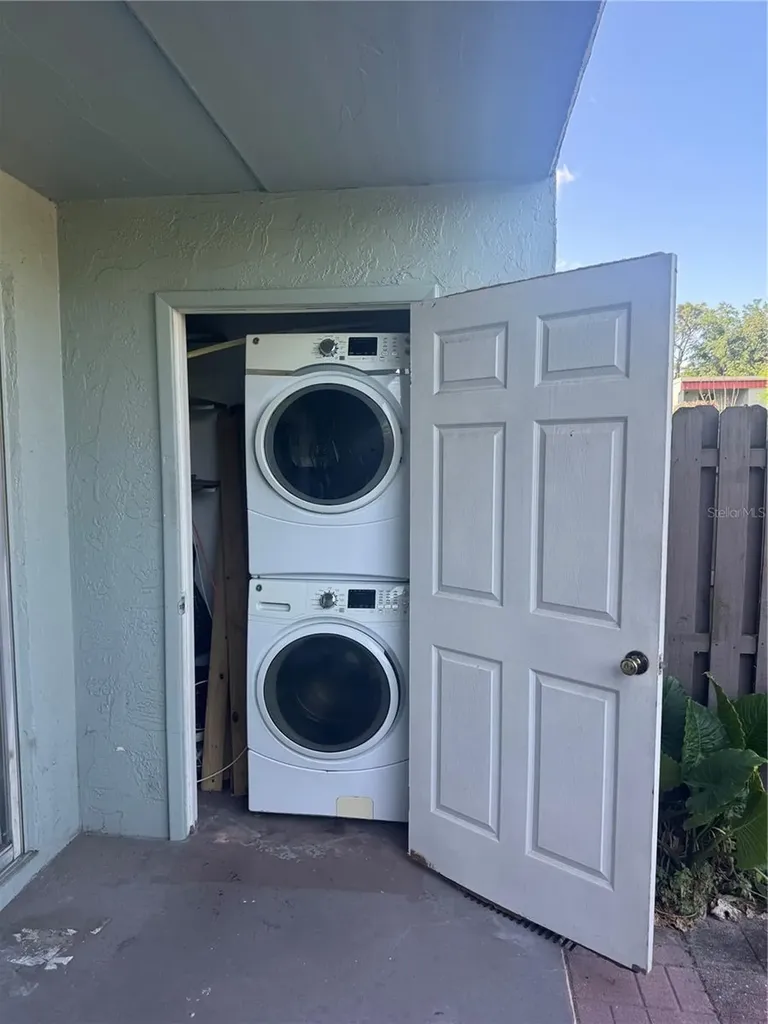 2864 Somerset Park Drive Tampa FL 33613