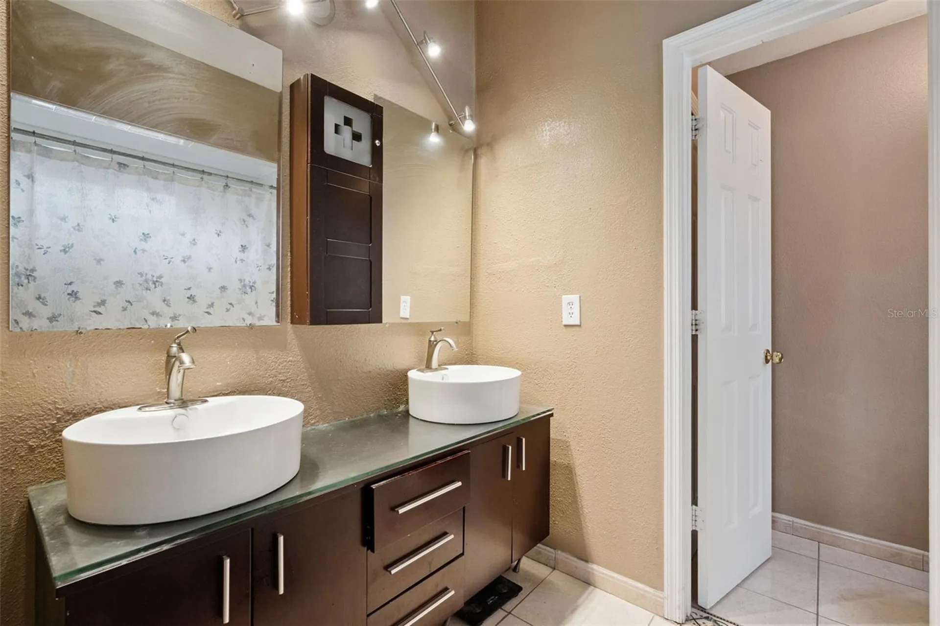 1728 Brook Hollow Drive Orlando FL 32824
