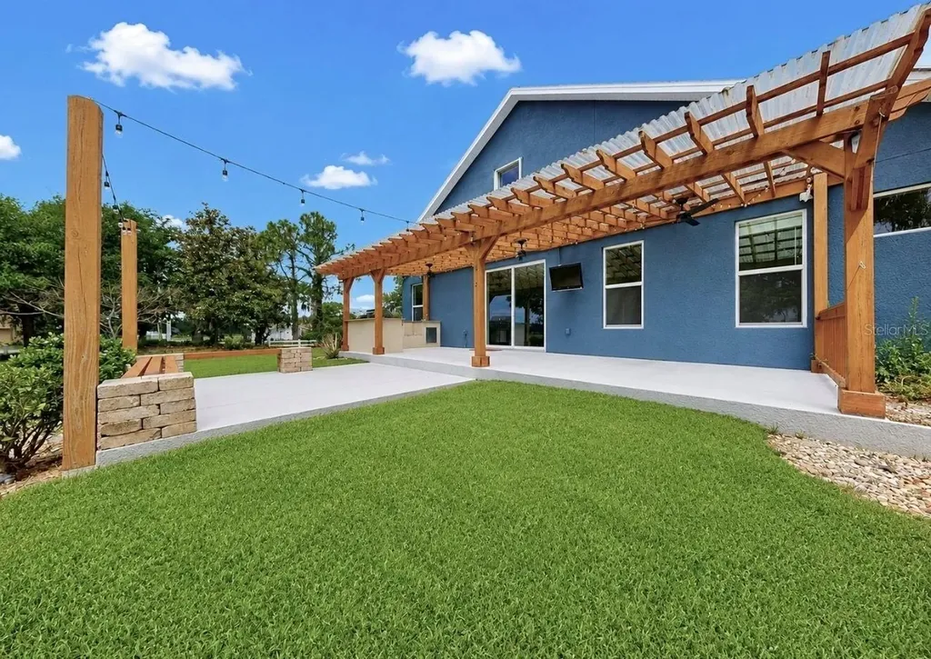 13101 Done Groven Drive Dover FL 33527