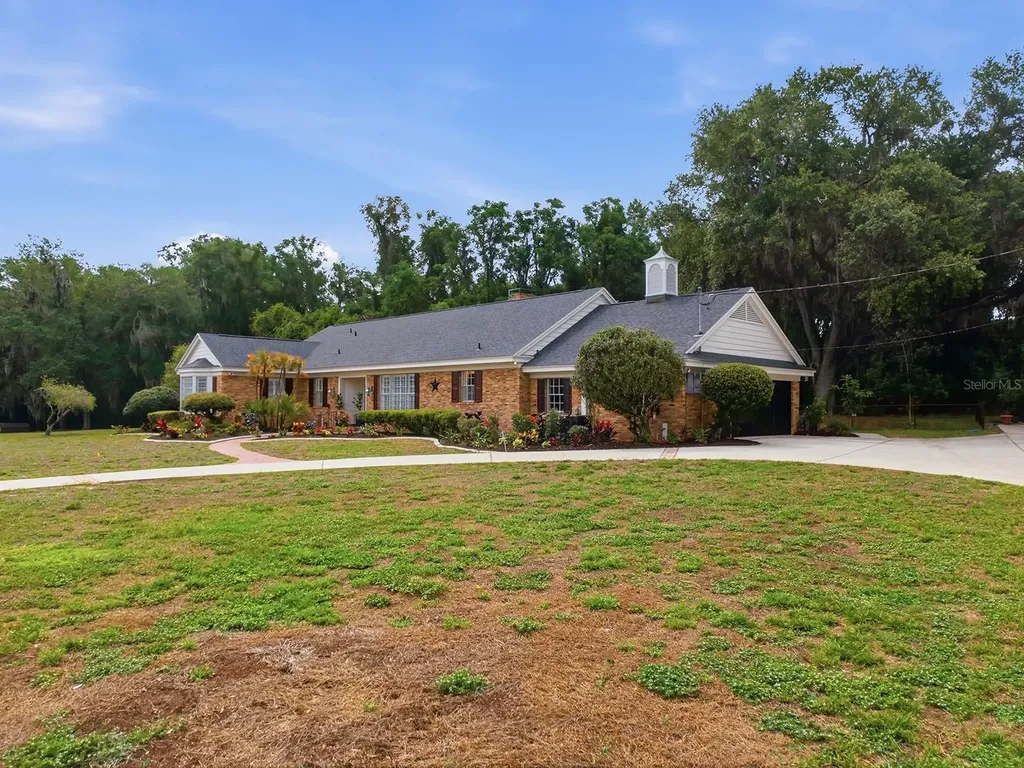 1017 Shore Acres Drive Leesburg FL 34748