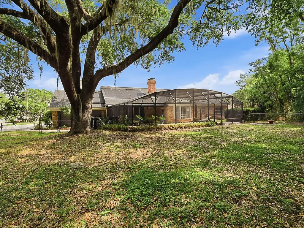1017 Shore Acres Drive Leesburg FL 34748