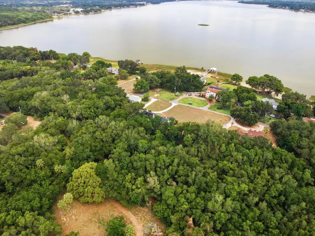 1017 Shore Acres Drive Leesburg FL 34748
