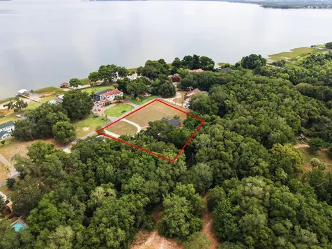 1017 Shore Acres Drive Leesburg FL 34748