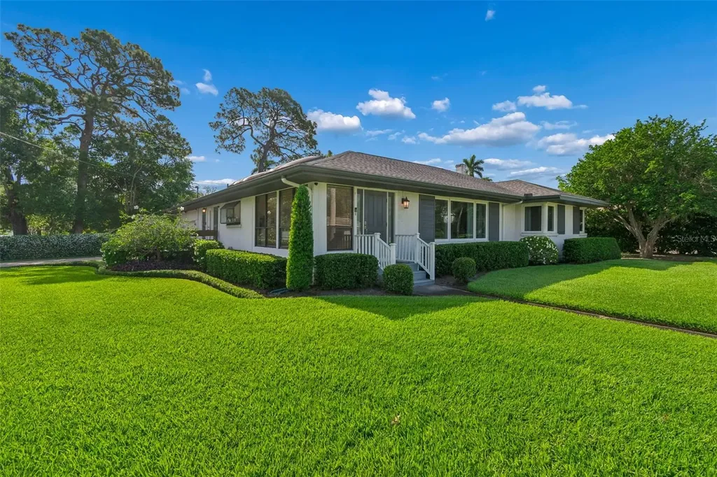 301 26th Street W Bradenton FL 34205