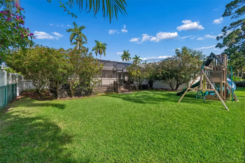 301 26th Street W Bradenton FL 34205