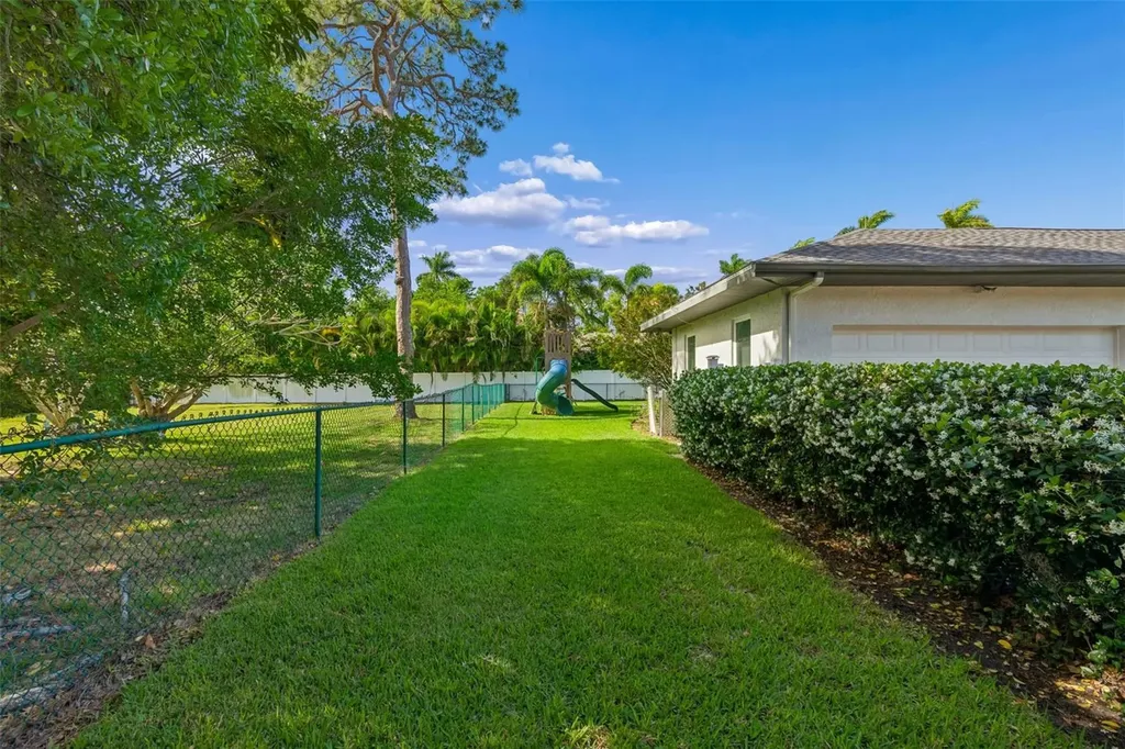 301 26th Street W Bradenton FL 34205