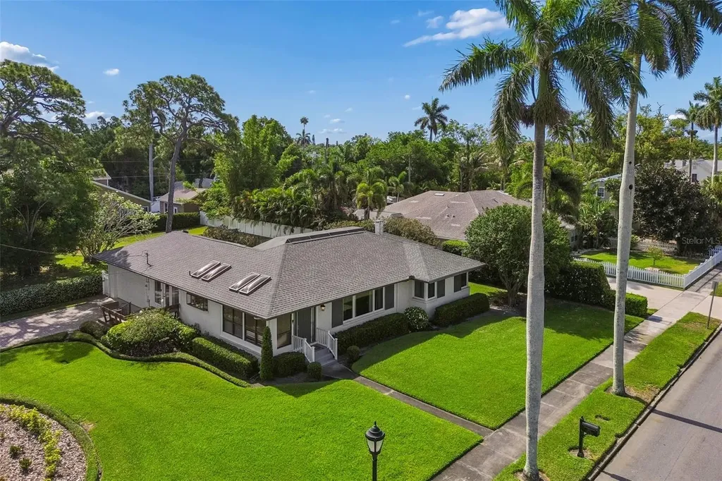301 26th Street W Bradenton FL 34205