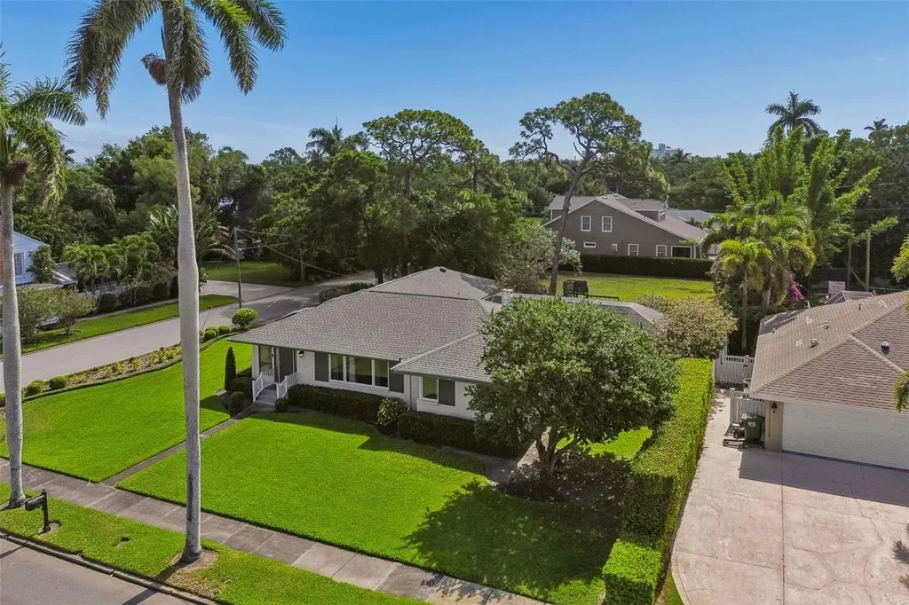 301 26th Street W Bradenton FL 34205