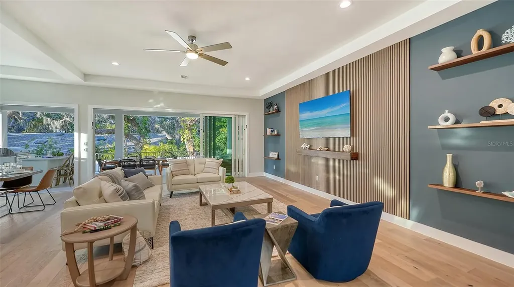 1537 Siesta Drive Sarasota FL 34239