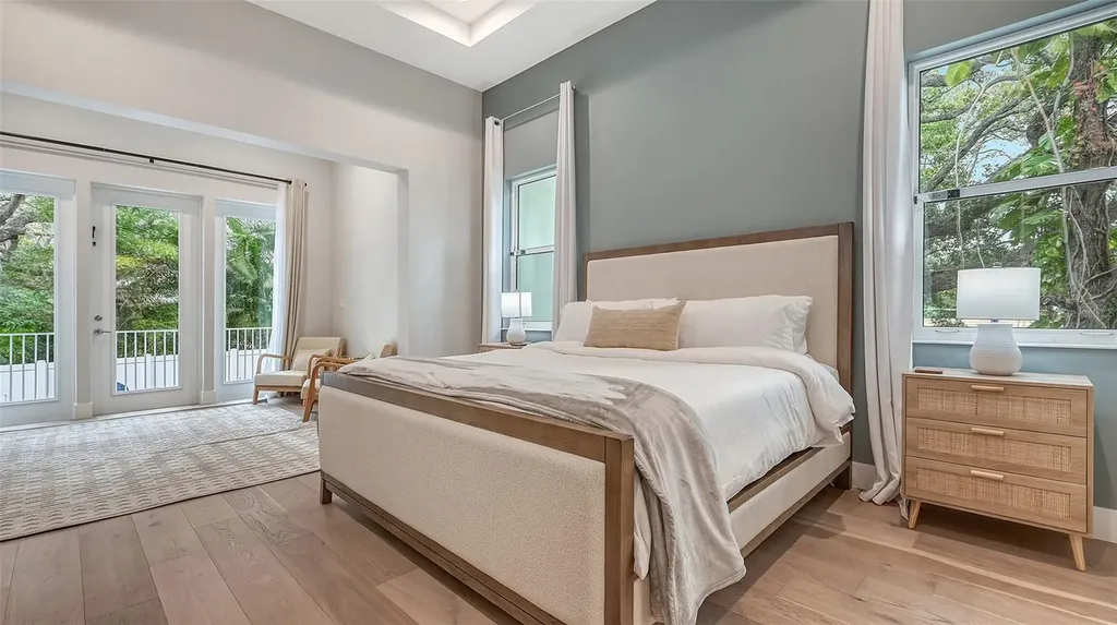 1537 Siesta Drive Sarasota FL 34239