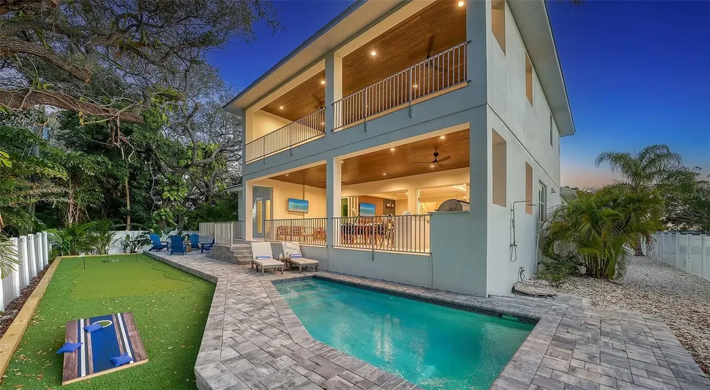1537 Siesta Drive Sarasota FL 34239