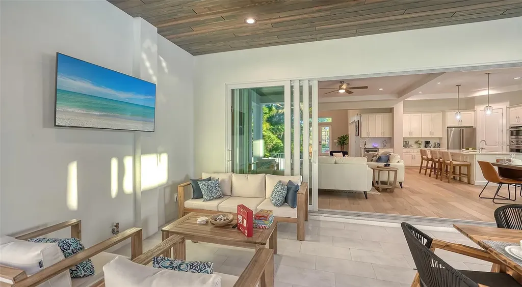 1537 Siesta Drive Sarasota FL 34239