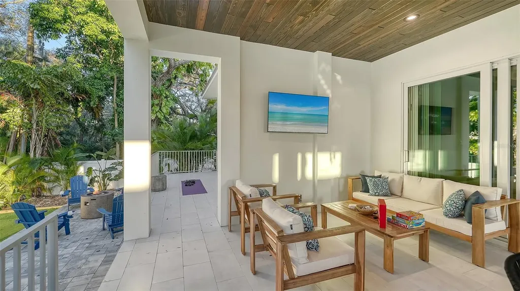 1537 Siesta Drive Sarasota FL 34239