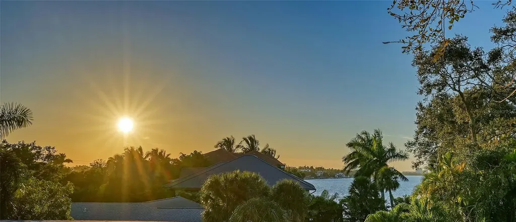 1537 Siesta Drive Sarasota FL 34239