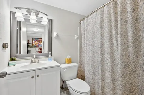 3344 Lake Bayshore Drive Bradenton FL 34205