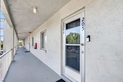 3344 Lake Bayshore Drive Bradenton FL 34205