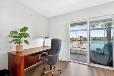 3344 Lake Bayshore Drive Bradenton FL 34205
