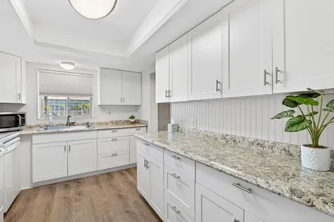3344 Lake Bayshore Drive Bradenton FL 34205