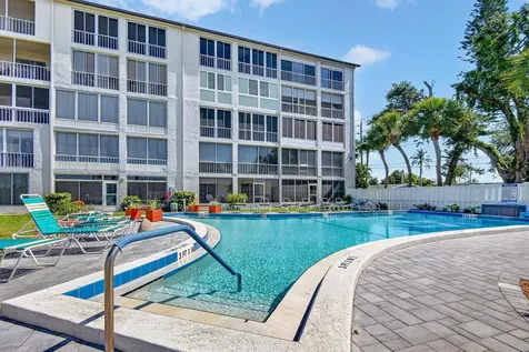 3344 Lake Bayshore Drive Bradenton FL 34205
