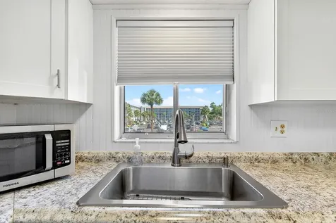 3344 Lake Bayshore Drive Bradenton FL 34205