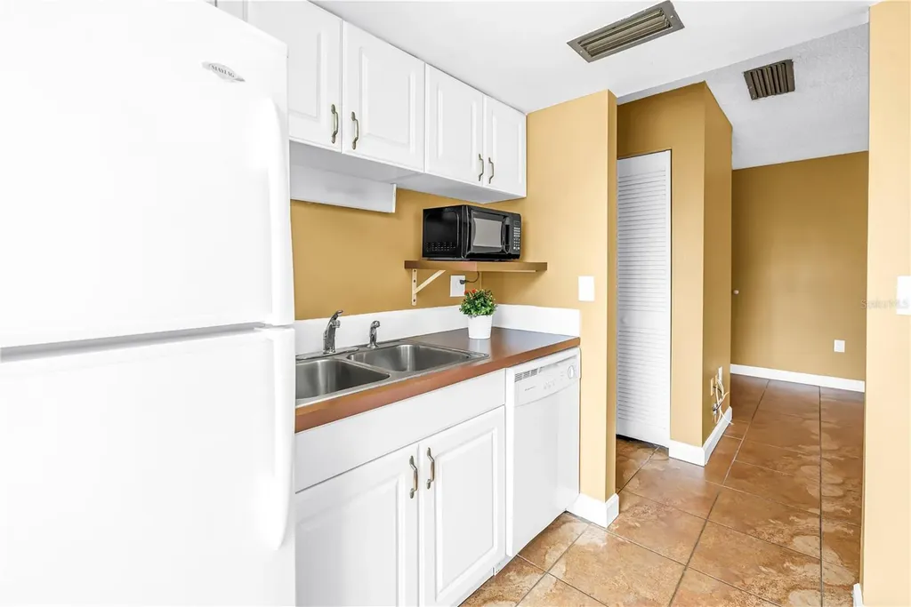 1310 83rd Avenue N St Petersburg FL 33702
