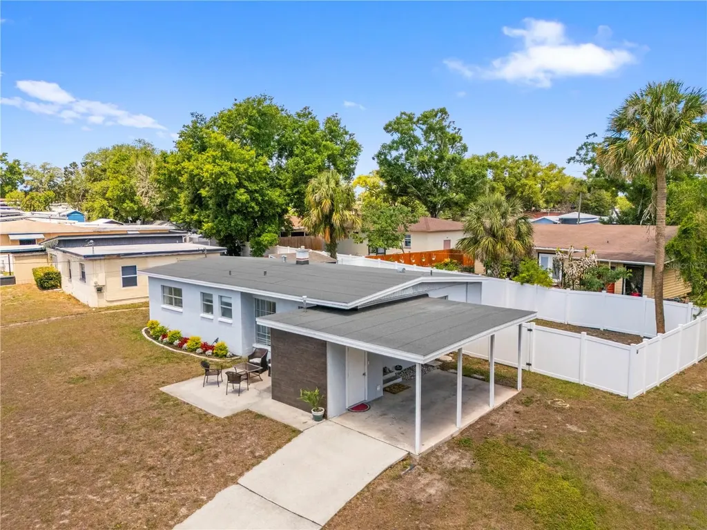 2125 W Hiawatha Street Tampa FL 33604