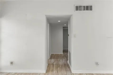 2125 W Hiawatha Street Tampa FL 33604