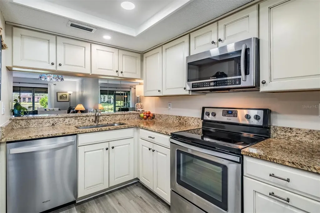 107 Lakeview Place Oldsmar FL 34677