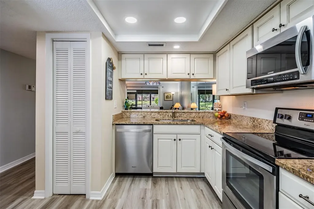 107 Lakeview Place Oldsmar FL 34677