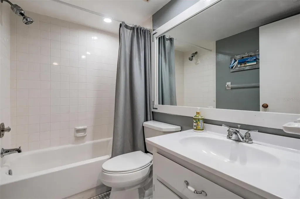 107 Lakeview Place Oldsmar FL 34677
