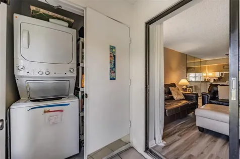 107 Lakeview Place Oldsmar FL 34677