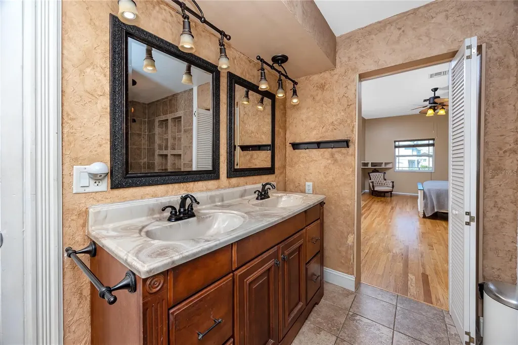 8759 Orient Way NE St Petersburg FL 33702