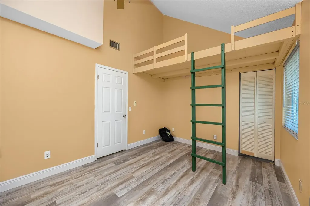 8759 Orient Way NE St Petersburg FL 33702