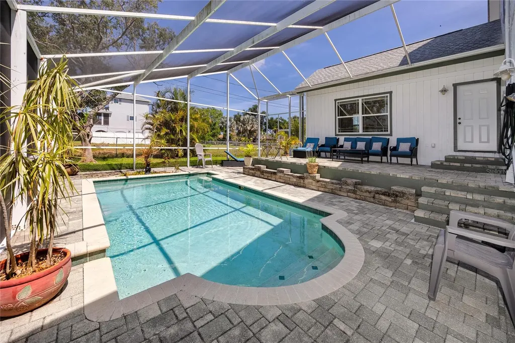 8759 Orient Way NE St Petersburg FL 33702