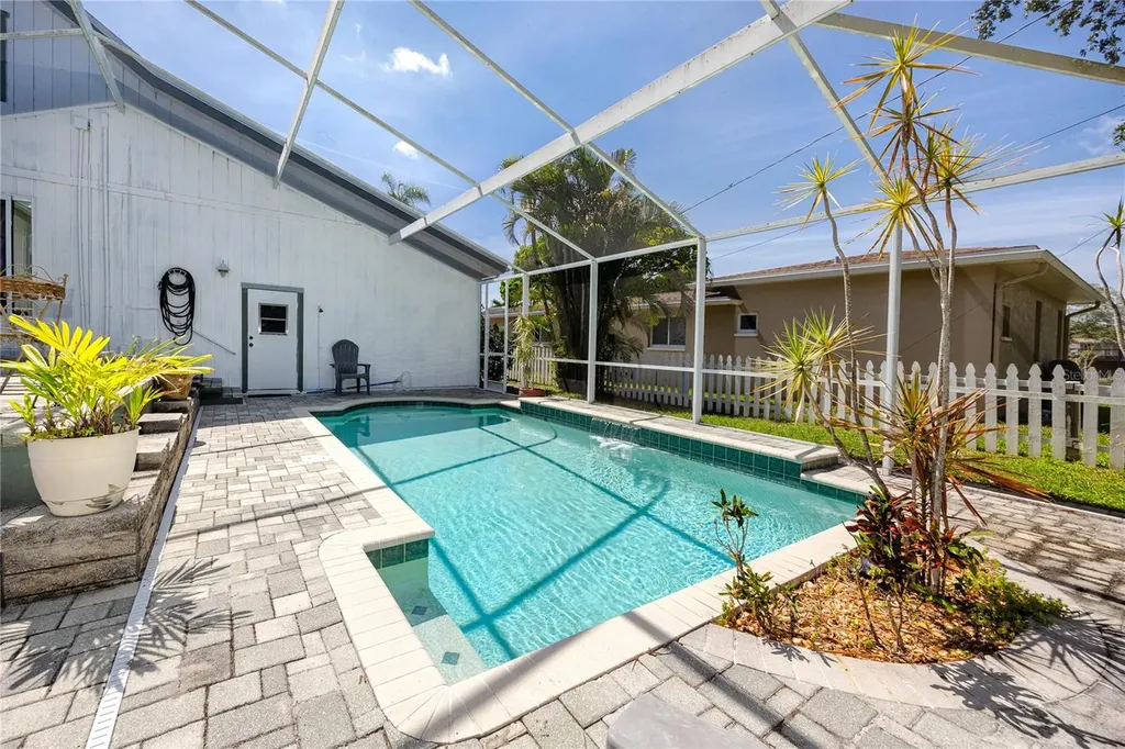 8759 Orient Way NE St Petersburg FL 33702