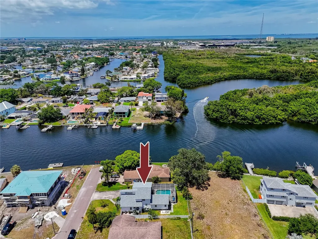 8759 Orient Way NE St Petersburg FL 33702