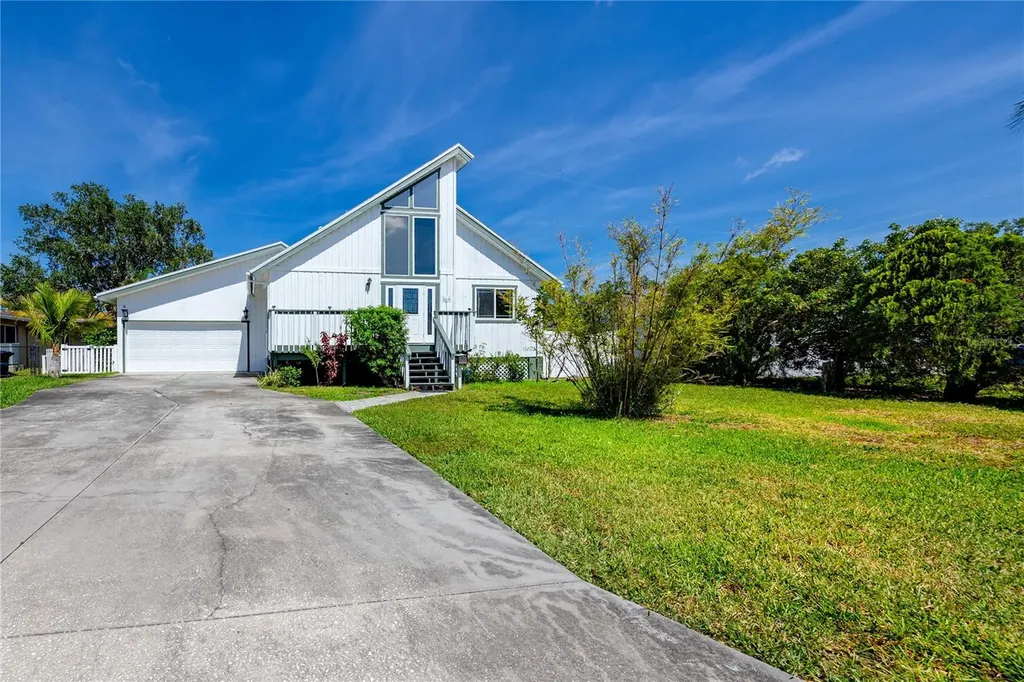 8759 Orient Way NE St Petersburg FL 33702