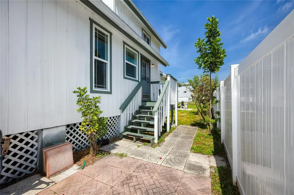 8759 Orient Way NE St Petersburg FL 33702
