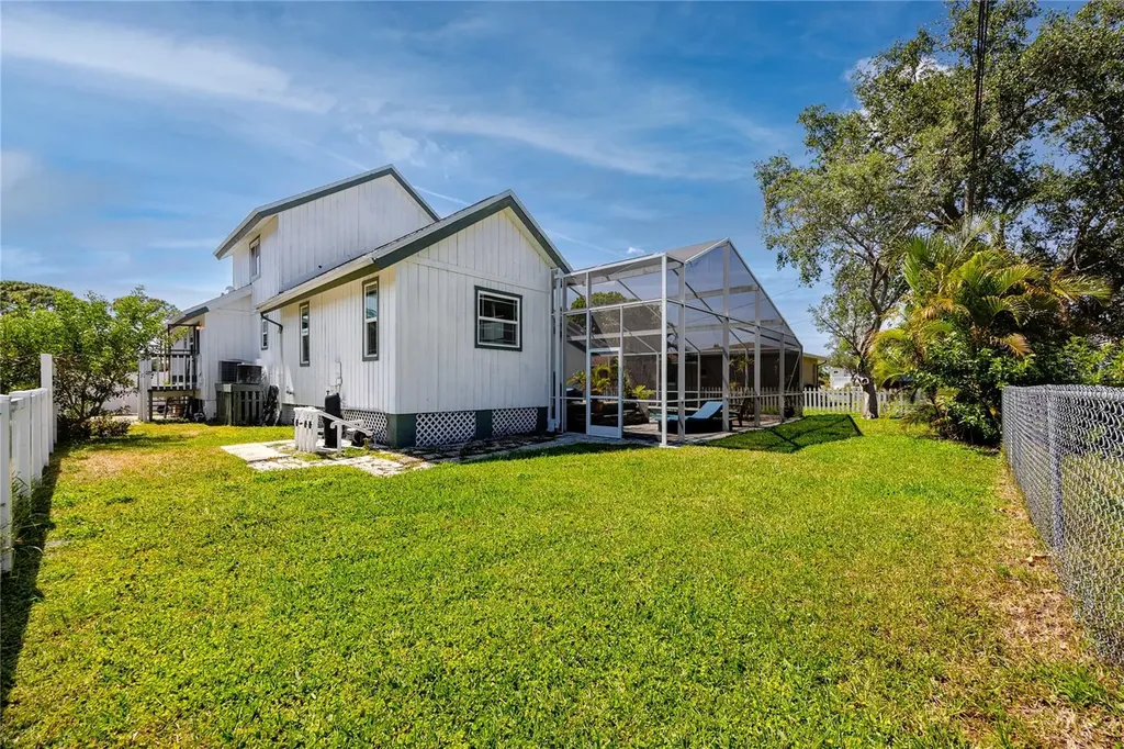 8759 Orient Way NE St Petersburg FL 33702