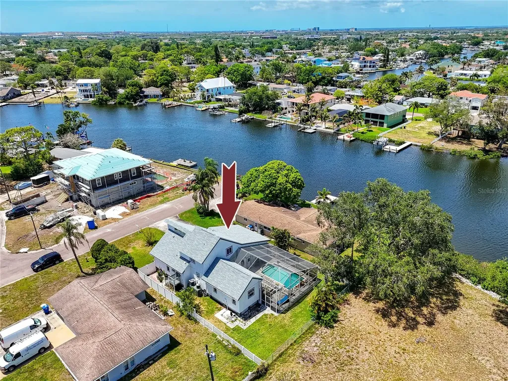 8759 Orient Way NE St Petersburg FL 33702